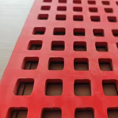 1.25m Width 8mm Thickness Rubber Screen Mat with Rectangular Holes for Ore Processing